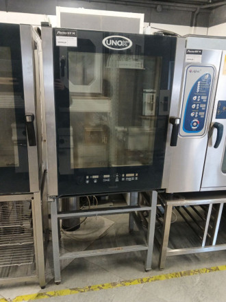 Пароконвектомат UNOX XVC 705 с подставкой Пароконвектомат UNOX XVC 705 с подставкой